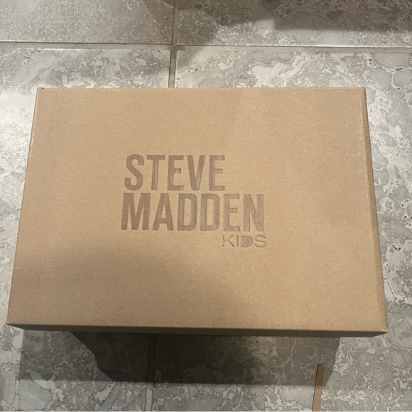 Steve Madden Kids Butterfly Print Sandals - Girl’s Size 2 New in Box - Picture 9 of 11